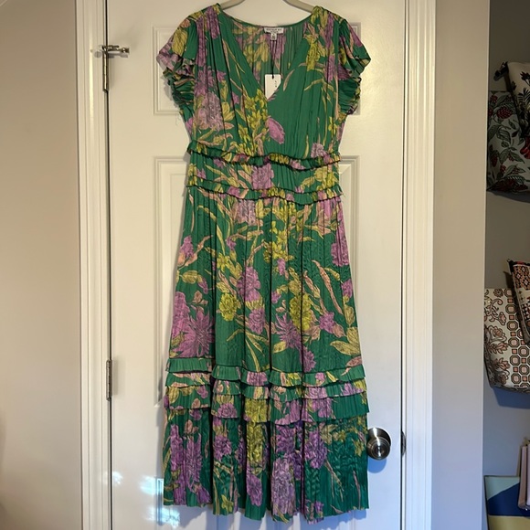 Current Air Dresses & Skirts - NWT Floral Midi Dress